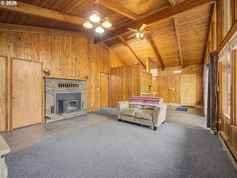 Living - 41051 SE Coalman Rd, Sandy, OR 97055 photo 2 of 4
