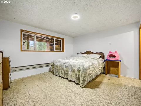 Bedroom - 41051 SE Coalman Rd, Sandy, OR 97055 photo 5 of 7