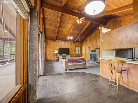 Living - 41051 SE Coalman Rd, Sandy, OR 97055 photo 3 of 4