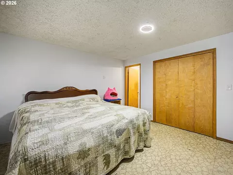 Bedroom - 41051 SE Coalman Rd, Sandy, OR 97055 photo 6 of 7
