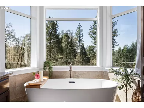 Bath - 86404 Bailey Hill Rd, Eugene, OR 97405 photo 2 of 6