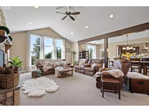 Living - 86404 Bailey Hill Rd, Eugene, OR 97405 photo 2 of 5