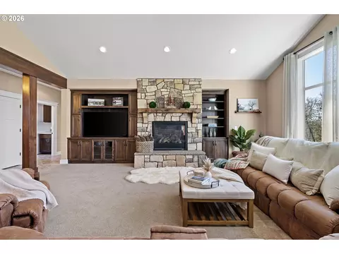 Living - 86404 Bailey Hill Rd, Eugene, OR 97405 photo 3 of 5