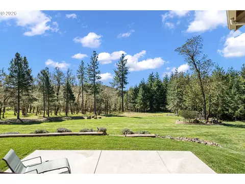 Exterior - 86404 Bailey Hill Rd, Eugene, OR 97405 photo 5 of 9
