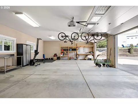 Exterior - 86404 Bailey Hill Rd, Eugene, OR 97405 photo 7 of 9