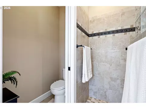 Bath - 86404 Bailey Hill Rd, Eugene, OR 97405 photo 3 of 6