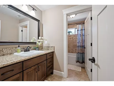 Bath - 86404 Bailey Hill Rd, Eugene, OR 97405 photo 5 of 6