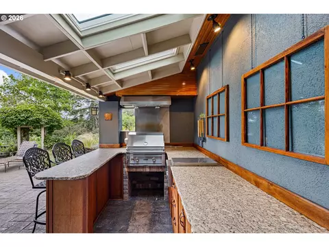 Kitchen - 1949 Graham Dr, Eugene, OR 97405 photo 8 of 8
