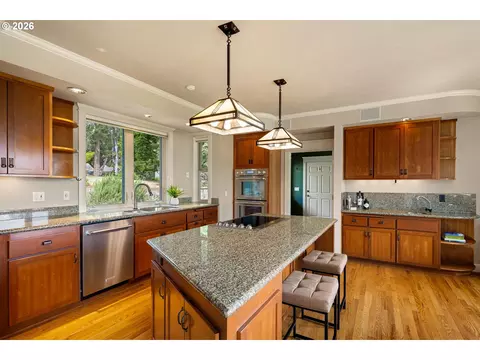 Kitchen - 1949 Graham Dr, Eugene, OR 97405 photo 3 of 8
