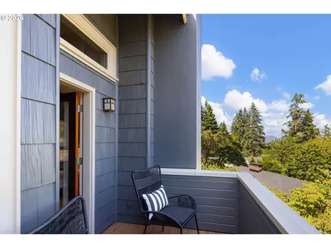 Exterior - 1949 Graham Dr, Eugene, OR 97405 photo 5 of 7