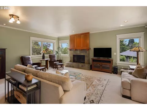 Living - 1949 Graham Dr, Eugene, OR 97405 photo 1 of 2