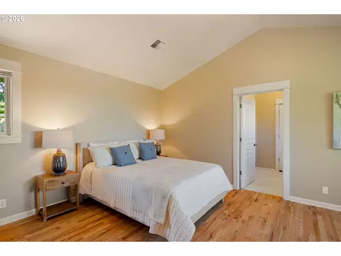 Bedroom - 1949 Graham Dr, Eugene, OR 97405 photo 6 of 9