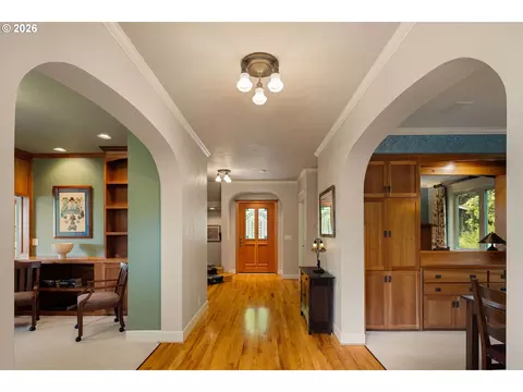 Entry Way - 1949 Graham Dr, Eugene, OR 97405 photo 3 of 4