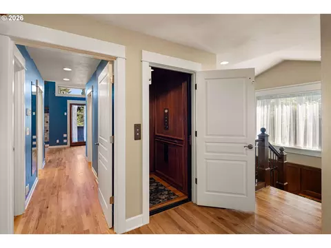 Entry Way - 1949 Graham Dr, Eugene, OR 97405 photo 4 of 4