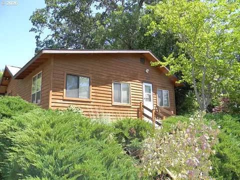 210 W Franklin St, Bingen, WA 98605