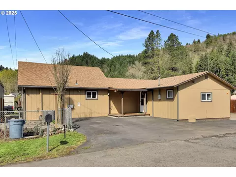 76550 Fir St, Oakridge, OR 97463