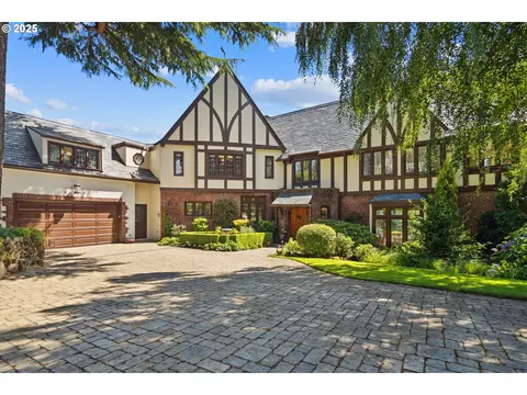 5570 SW Menefee Dr, Portland, OR 97239