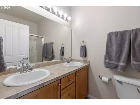 Bath - 826 NW Council Dr, Gresham, OR 97030 photo 4 of 4