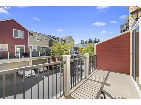Exterior - 826 NW Council Dr, Gresham, OR 97030 photo 3 of 4