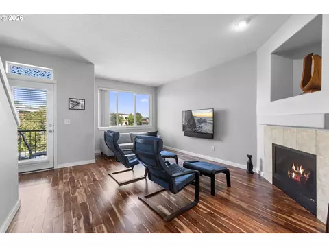 Living - 826 NW Council Dr, Gresham, OR 97030 photo 2 of 4
