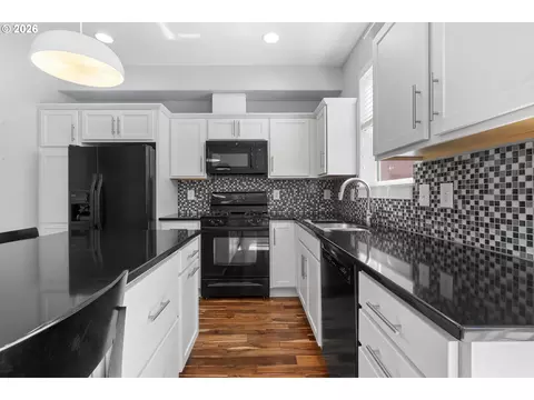 Kitchen - 826 NW Council Dr, Gresham, OR 97030 photo 8 of 8