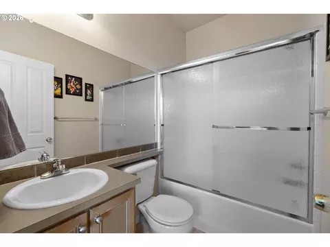 Bath - 826 NW Council Dr, Gresham, OR 97030 photo 3 of 4