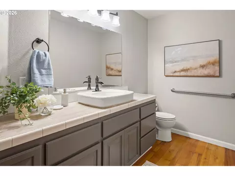 Bath - 2262 Todd St, Eugene, OR 97405 photo 1 of 4