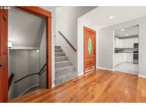 Entry Way - 2262 Todd St, Eugene, OR 97405 photo 4 of 4