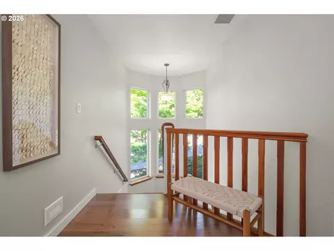 Entry Way - 2262 Todd St, Eugene, OR 97405 photo 2 of 4