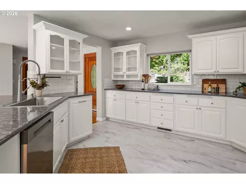 Kitchen - 2262 Todd St, Eugene, OR 97405 photo 2 of 5