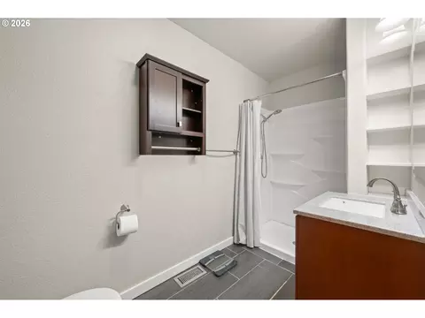 Bath - 2262 Todd St, Eugene, OR 97405 photo 4 of 4