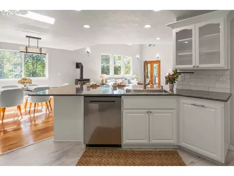 Kitchen - 2262 Todd St, Eugene, OR 97405 photo 4 of 5
