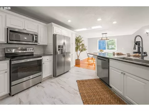 Kitchen - 2262 Todd St, Eugene, OR 97405 photo 3 of 5
