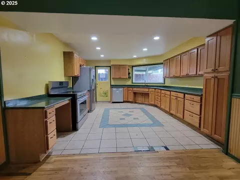 Kitchen - 2910 SE Hillyard Rd, Gresham, OR 97080 photo 1 of 2
