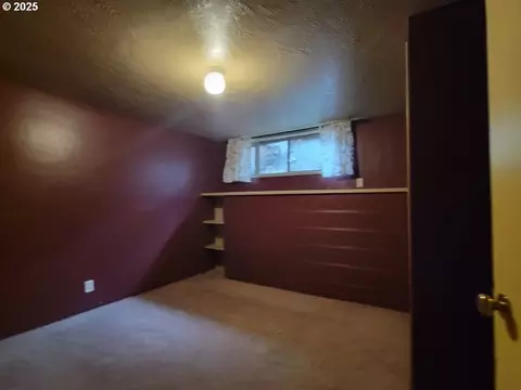 Bedroom - 2910 SE Hillyard Rd, Gresham, OR 97080 photo 5 of 6