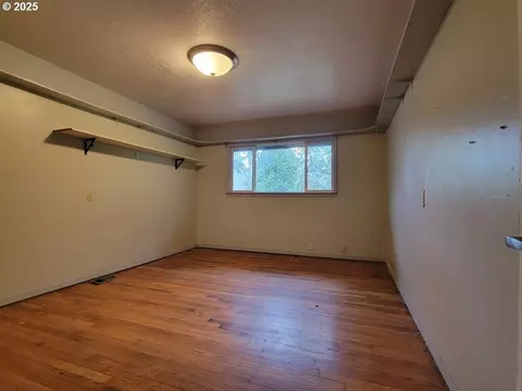 Bedroom - 2910 SE Hillyard Rd, Gresham, OR 97080 photo 1 of 6