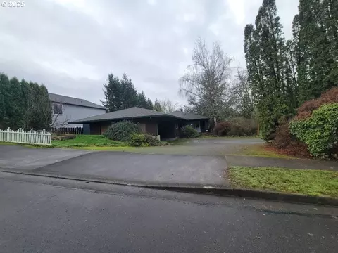 Exterior - 2910 SE Hillyard Rd, Gresham, OR 97080 photo 2 of 8