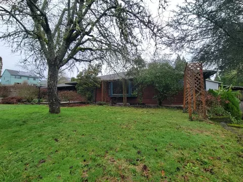 Exterior - 2910 SE Hillyard Rd, Gresham, OR 97080 photo 6 of 8