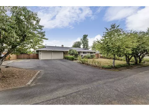 13042 Brookside Dr NE, Aurora, OR 97002