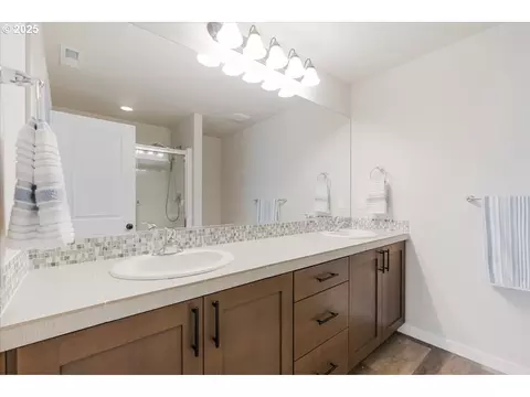 Bath - 2856 S Nectarine St, Cornelius, OR 97113 photo 1 of 2