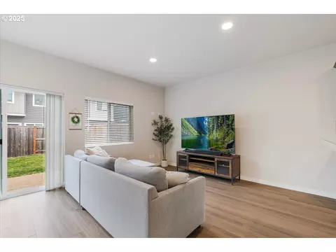 Living - 2856 S Nectarine St, Cornelius, OR 97113 photo 1 of 2
