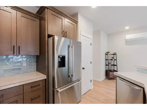 Kitchen - 2856 S Nectarine St, Cornelius, OR 97113 photo 4 of 5