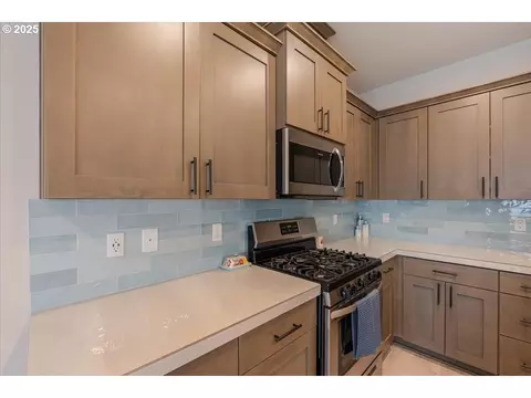Kitchen - 2856 S Nectarine St, Cornelius, OR 97113 photo 2 of 5