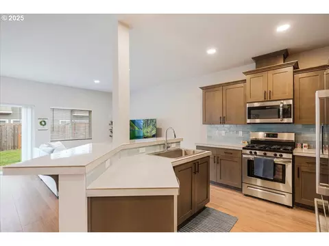 Kitchen - 2856 S Nectarine St, Cornelius, OR 97113 photo 1 of 5