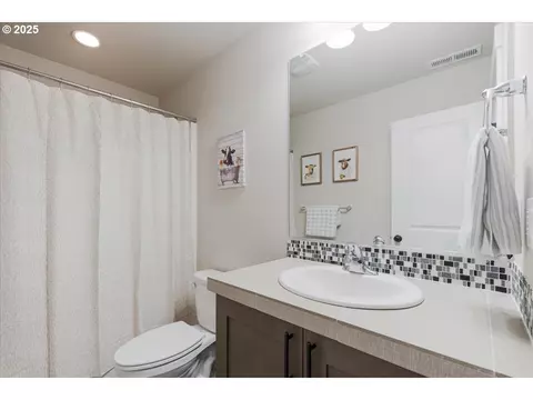 Bath - 2856 S Nectarine St, Cornelius, OR 97113 photo 2 of 2