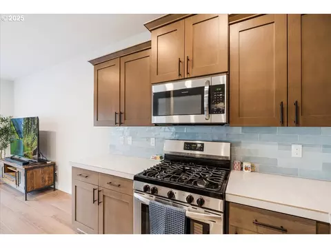 Kitchen - 2856 S Nectarine St, Cornelius, OR 97113 photo 3 of 5