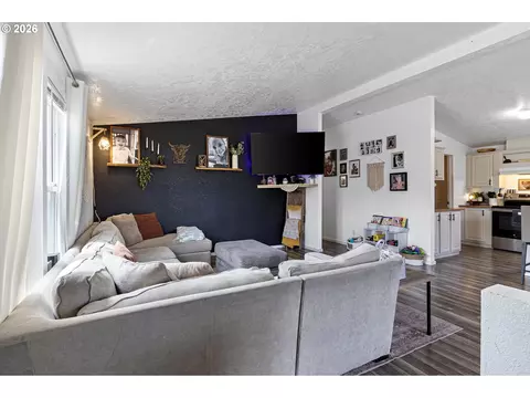 426 Cedar St, Yoncalla, OR 97499 photo 3