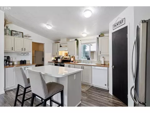 426 Cedar St, Yoncalla, OR 97499 photo 9