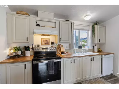 426 Cedar St, Yoncalla, OR 97499 photo 12