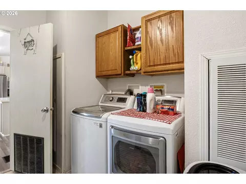 426 Cedar St, Yoncalla, OR 97499 photo 29